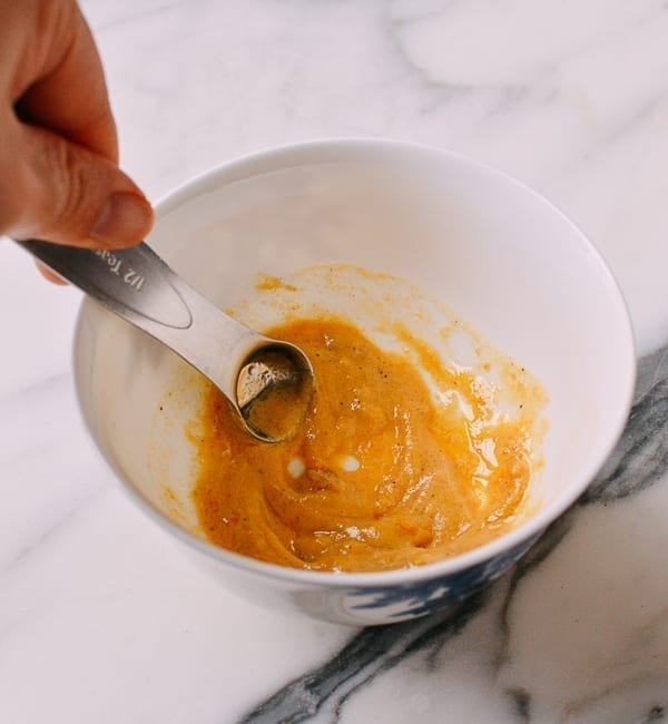 Mixing Chinese Hot Mustard, jcghk.dfhdjkvfj.cf