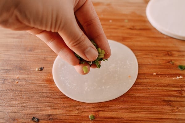 Layering scallions to make scallion pancakes, jcghk.dfhdjkvfj.cf