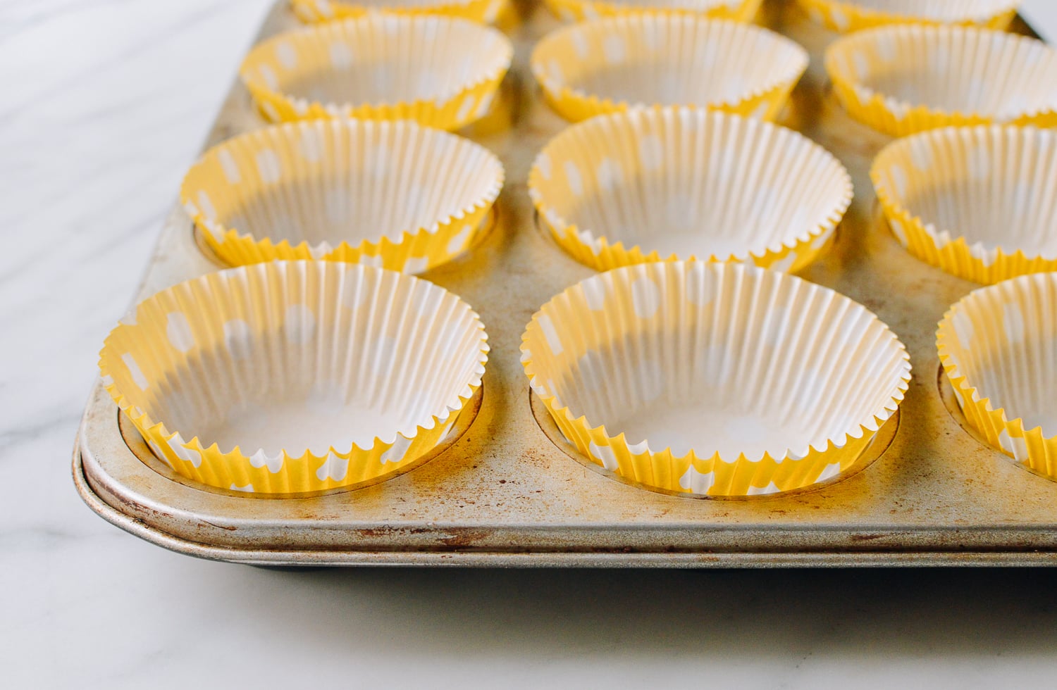 Muffin tin lined with paper cups, jcghk.dfhdjkvfj.cf