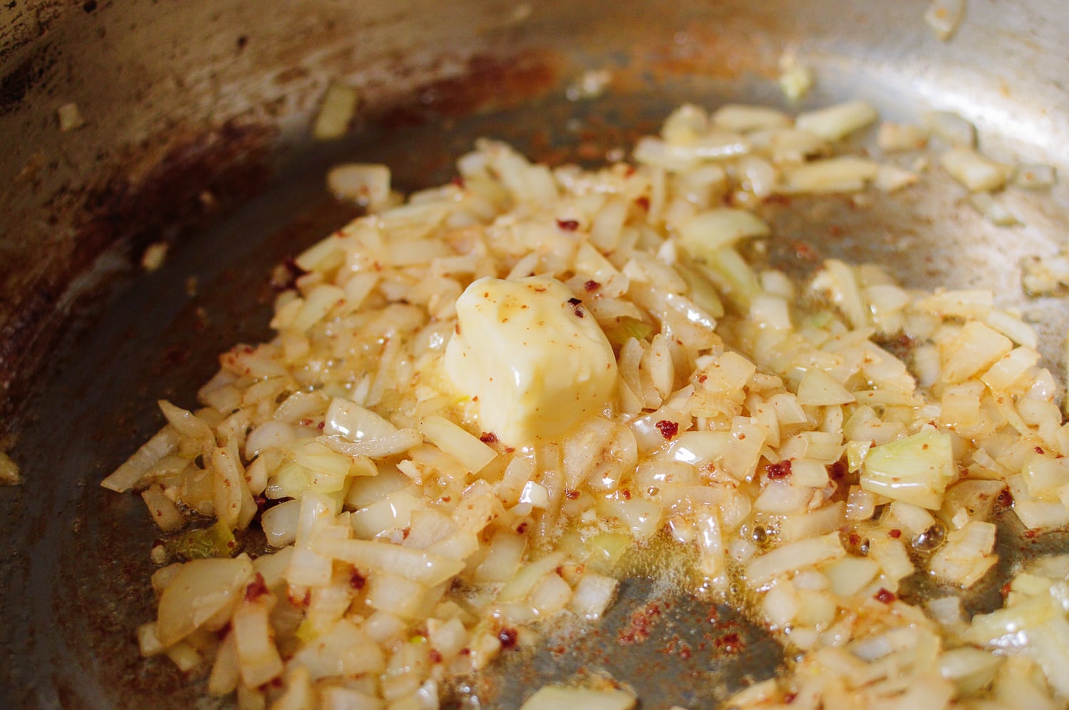 Butter and onions in pan, jcghk.dfhdjkvfj.cf
