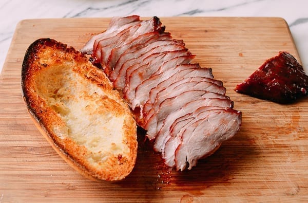 Adding sliced pork to sandwich, jcghk.dfhdjkvfj.cf