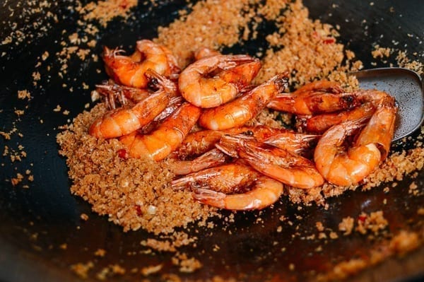 Adding the shrimp to wok, jcghk.dfhdjkvfj.cf