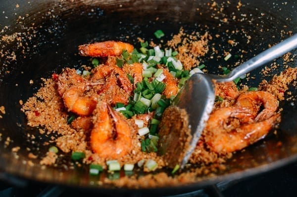 Adding the scallions to shrimp, jcghk.dfhdjkvfj.cf