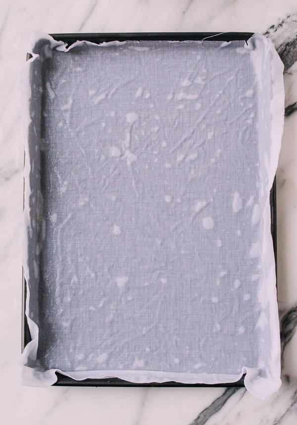Pan lined with clean cloth, jcghk.dfhdjkvfj.cf