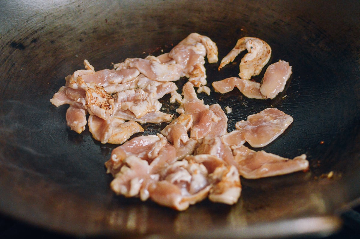 Searing chicken in wok, jcghk.dfhdjkvfj.cf