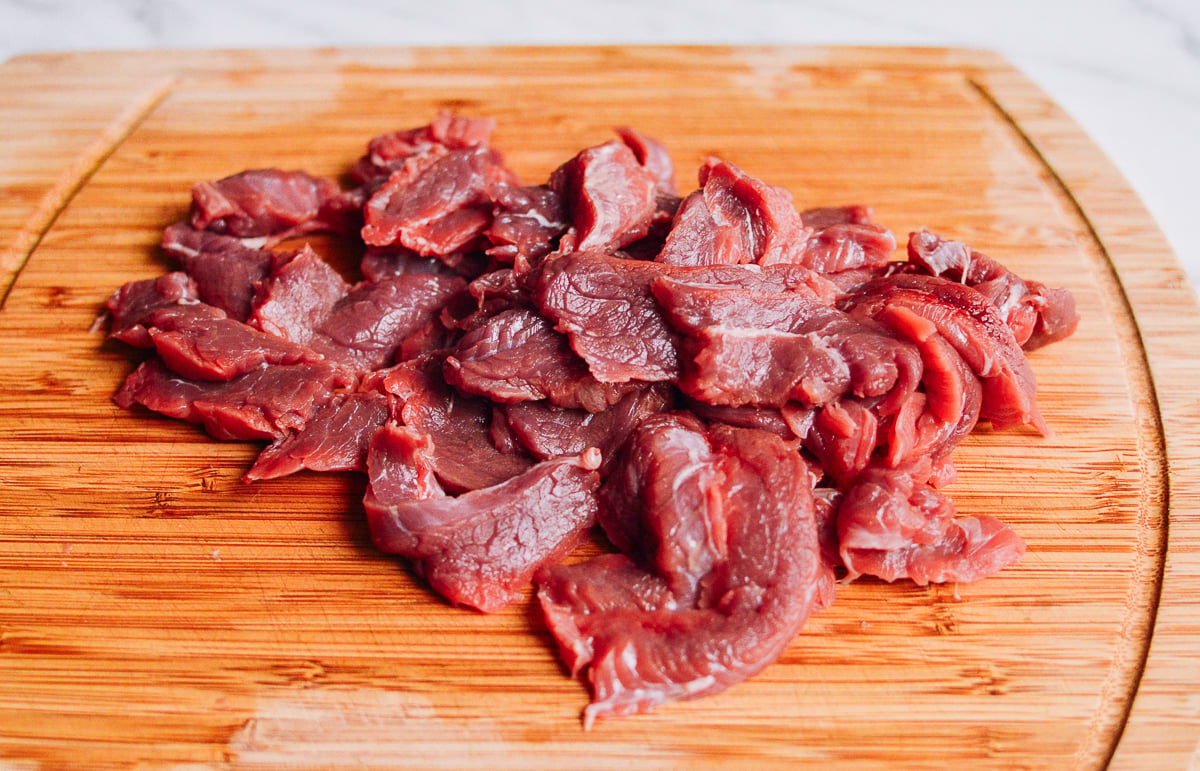 beef flank steak slices on cutting board by jcghk.dfhdjkvfj.cf