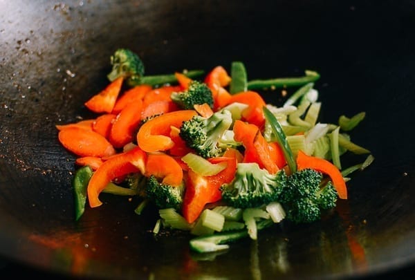 Adding Vegetables to wok, jcghk.dfhdjkvfj.cf