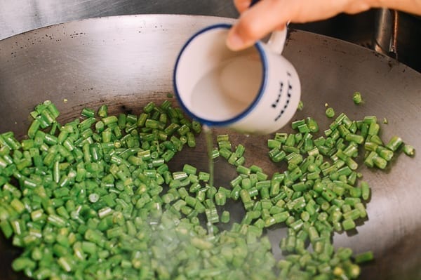 Adding water to wok seared green beans, jcghk.dfhdjkvfj.cf