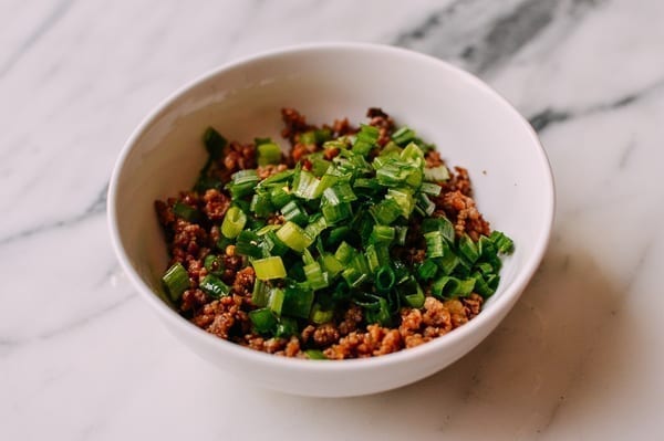 Mixing scallions with ground pork, jcghk.dfhdjkvfj.cf