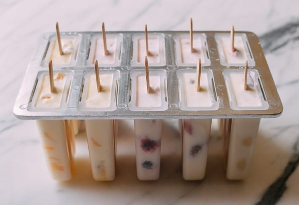 Popsicles in molds, jcghk.dfhdjkvfj.cf