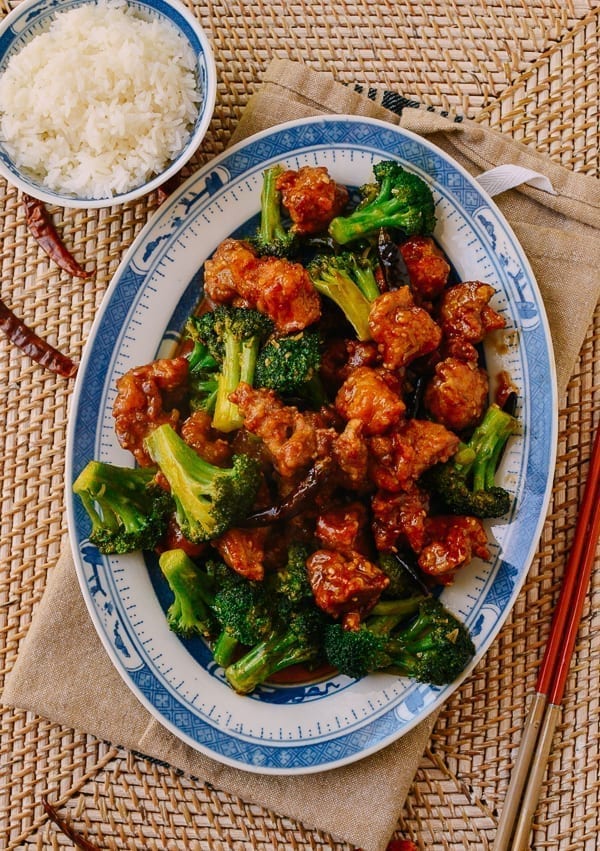 Plate of General Tso's Chicken with Broccoli, jcghk.dfhdjkvfj.cf