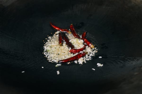 Dried chili peppers and minced garlic, jcghk.dfhdjkvfj.cf