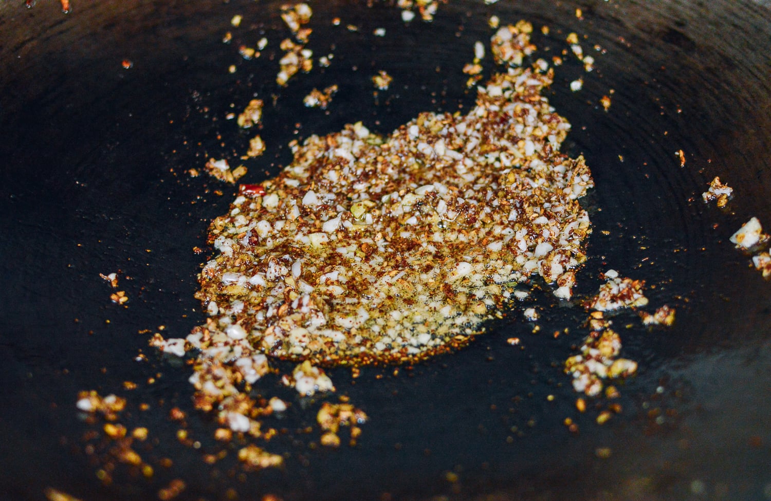 Frying sichuan peppercorns, ginger, and garlic, jcghk.dfhdjkvfj.cf