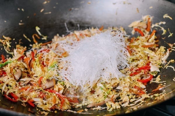 Adding glass noodles to egg roll filling, jcghk.dfhdjkvfj.cf
