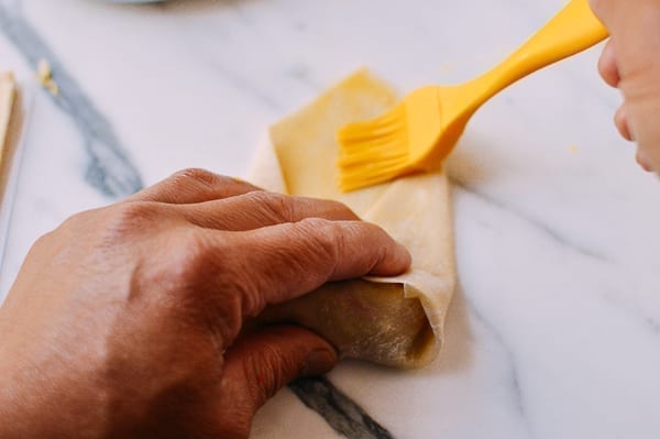 Brushing egg roll wrapper with egg wash to seal, jcghk.dfhdjkvfj.cf