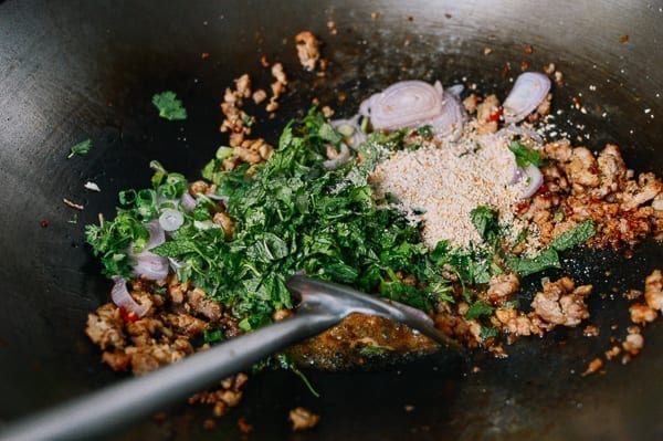 Larb mixture in wok, jcghk.dfhdjkvfj.cf