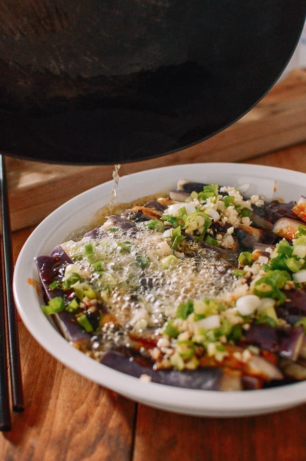 Pouring hot oil over steamed eggplant with garlic and scallions, jcghk.dfhdjkvfj.cf