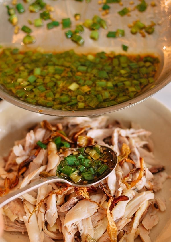 Pouring ginger scallion sauce over chicken, jcghk.dfhdjkvfj.cf