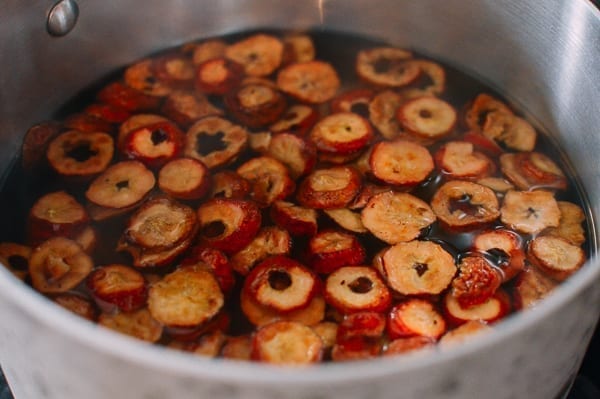 Dried Hawthorn in pot with water, jcghk.dfhdjkvfj.cf