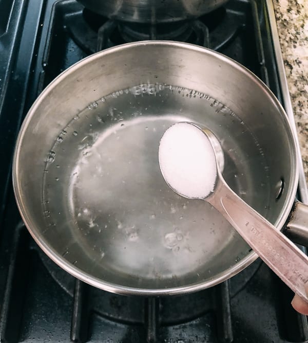 Adding salt to boiling water, jcghk.dfhdjkvfj.cf