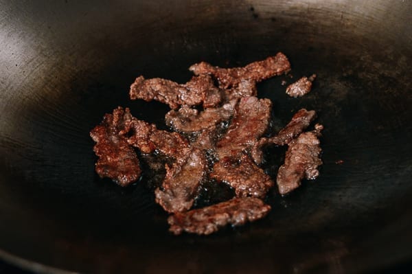 Fried crispy beef in wok, jcghk.dfhdjkvfj.cf