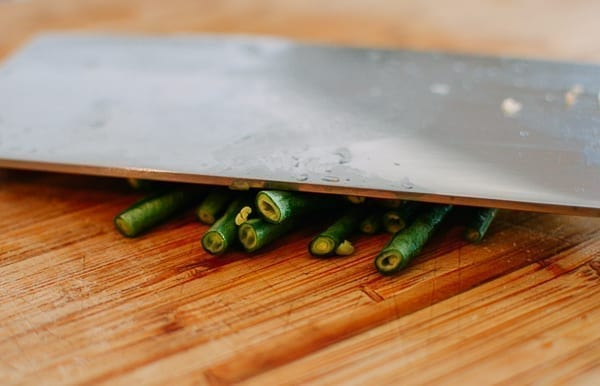 Crushing long beans with knife, jcghk.dfhdjkvfj.cf