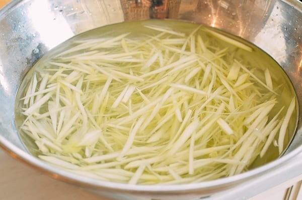 Julienned papaya in ice bath, jcghk.dfhdjkvfj.cf