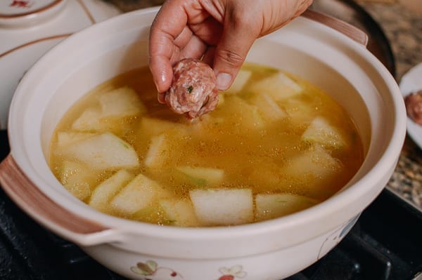 Lowering meatballs into soup, jcghk.dfhdjkvfj.cf