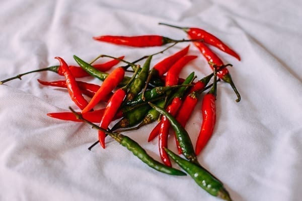 Drying chilies on kitchen towel, jcghk.dfhdjkvfj.cf