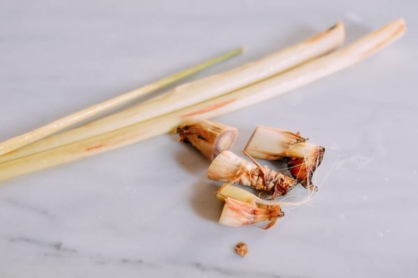 Trimming ends of lemongrass and removing woody tops, jcghk.dfhdjkvfj.cf