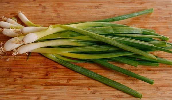 Scallions on cutting board, jcghk.dfhdjkvfj.cf