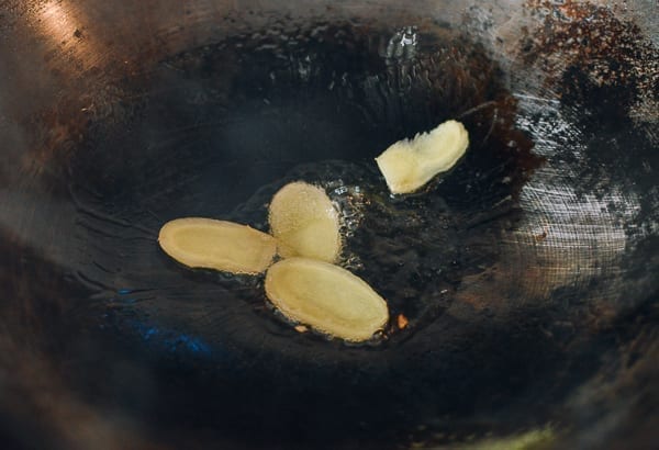Frying ginger slices, jcghk.dfhdjkvfj.cf