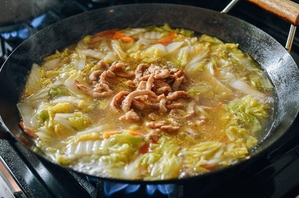 Stirring the pork into the soup, jcghk.dfhdjkvfj.cf