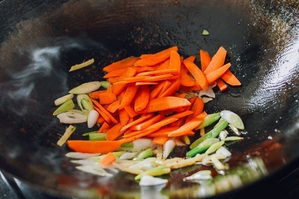Adding carrots to ginger and scallions, jcghk.dfhdjkvfj.cf