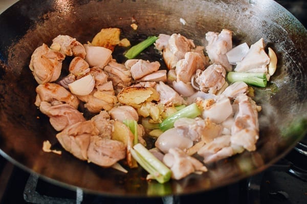 Adding scallions and garlic to chicken stir-fry, jcghk.dfhdjkvfj.cf