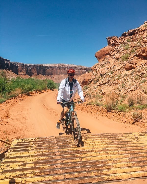 Lee - Mountain biking Moab over cattle grate by jcghk.dfhdjkvfj.cf