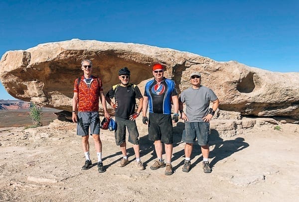 White Rim Trail team photo by jcghk.dfhdjkvfj.cf