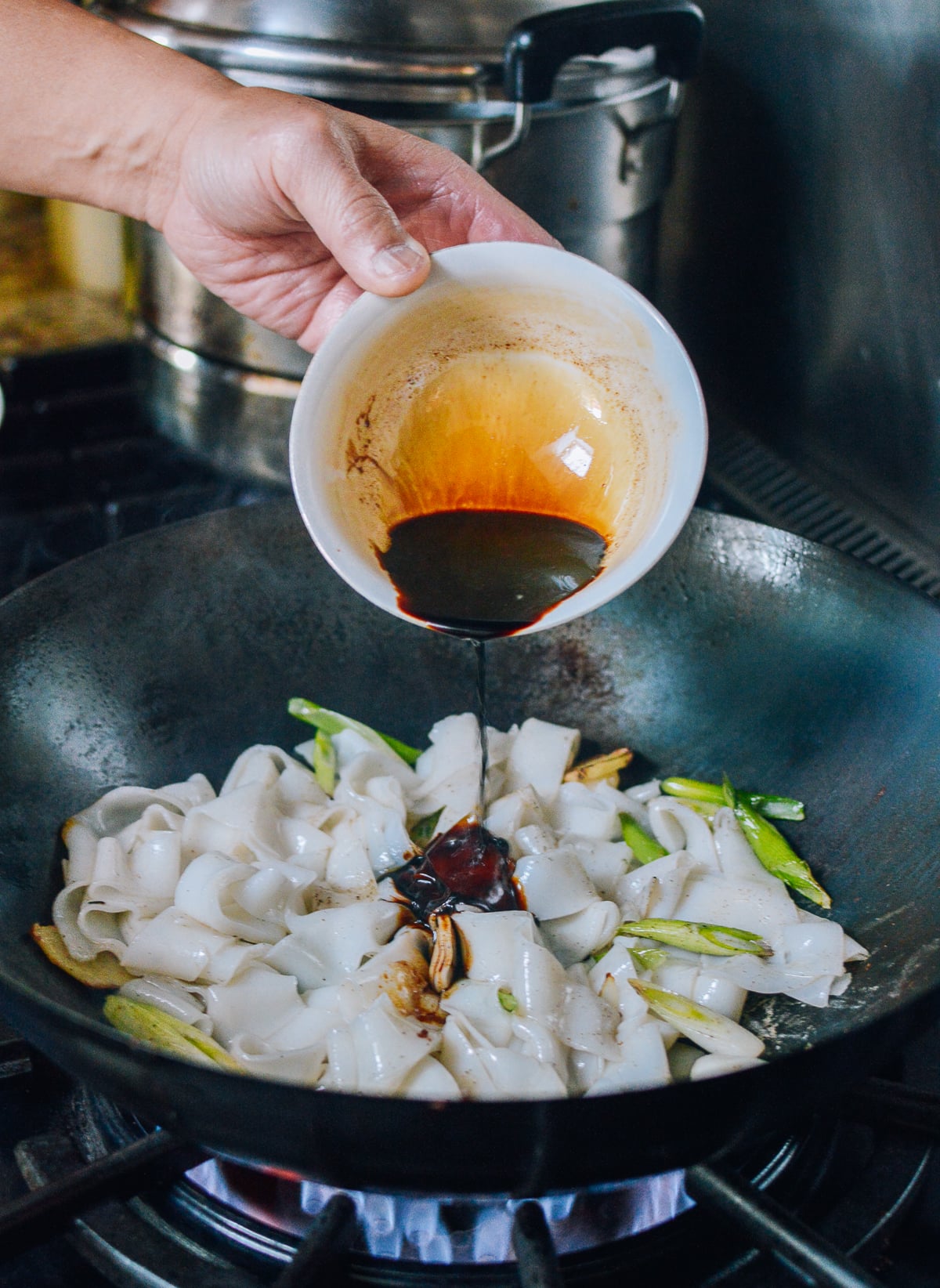 Adding sauce mixture, jcghk.dfhdjkvfj.cf