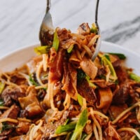 Serving beef chow fun noodles, jcghk.dfhdjkvfj.cf
