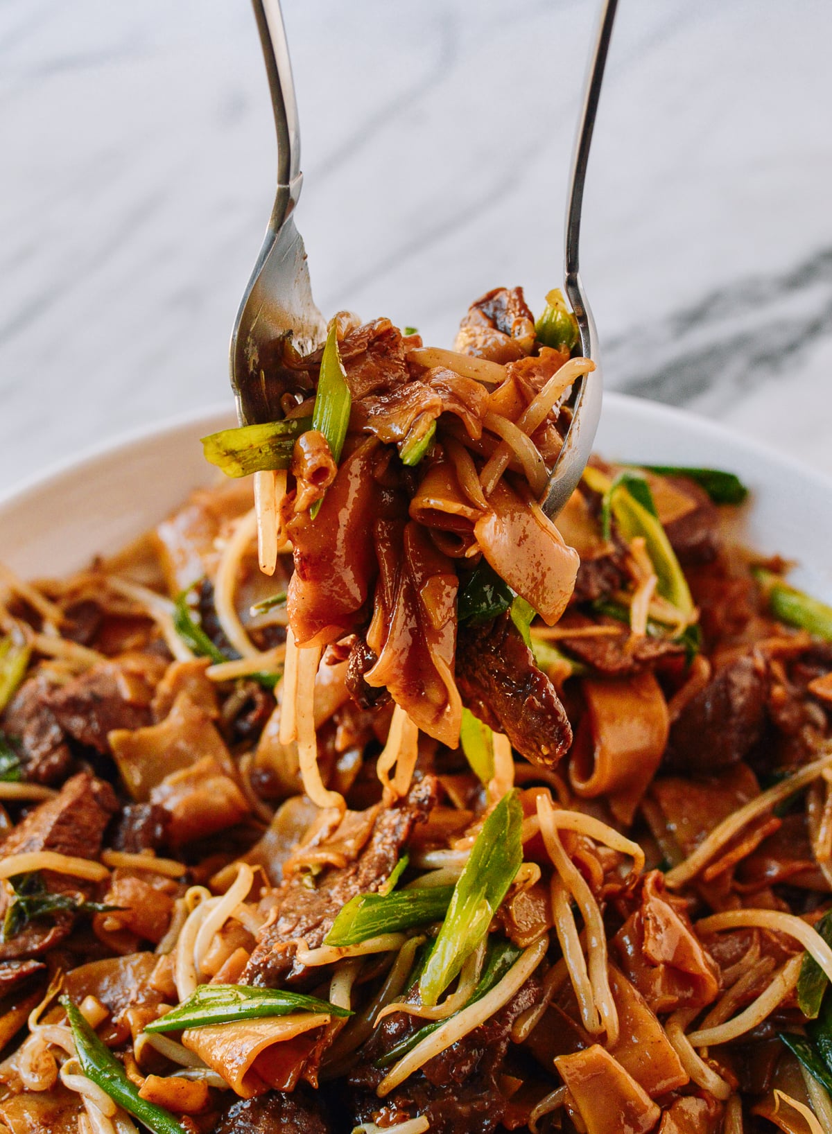 Serving beef chow fun noodles, jcghk.dfhdjkvfj.cf