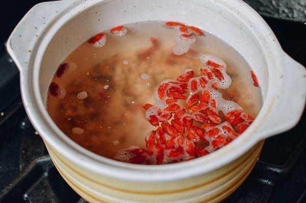 Grains, water, and goji berries, jcghk.dfhdjkvfj.cf
