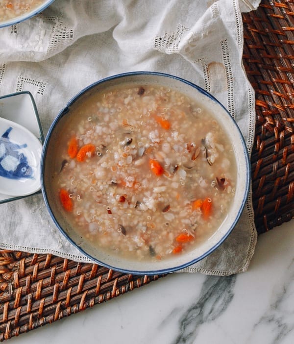 Bowl of multigrain porridge with goji berries, jcghk.dfhdjkvfj.cf