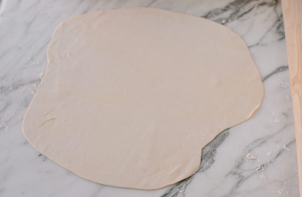 Rolling dough out into thin sheet, jcghk.dfhdjkvfj.cf