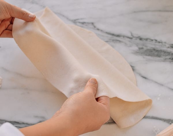 Folding dough to make layers, jcghk.dfhdjkvfj.cf