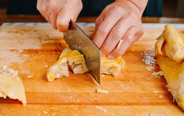 Cutting chicken thigh into small pieces, Chinese-style, jcghk.dfhdjkvfj.cf