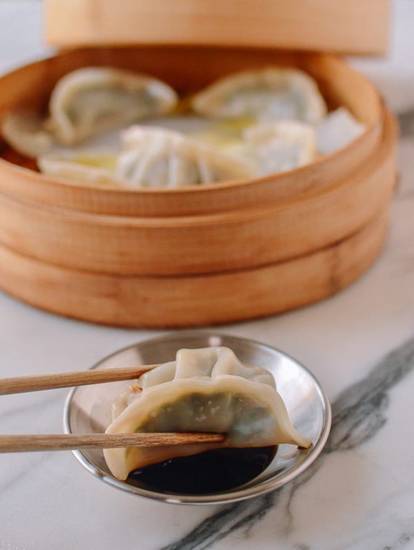 Dipping dumpling in sauce, jcghk.dfhdjkvfj.cf