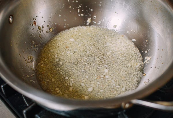 Minced ginger and garlic cooking in oil, jcghk.dfhdjkvfj.cf