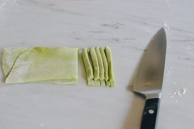 Hand cutting noodles, jcghk.dfhdjkvfj.cf