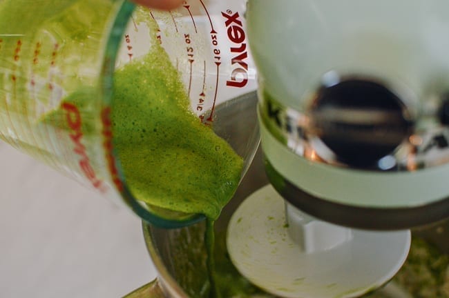 Adding spinach puree to flour mixture, jcghk.dfhdjkvfj.cf