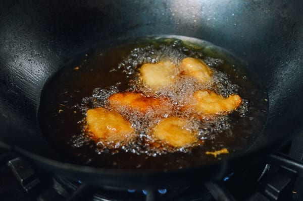Batter fried chicken pieces in wok, jcghk.dfhdjkvfj.cf